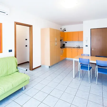 Altanea Con Piscina Lejlighed Caorle